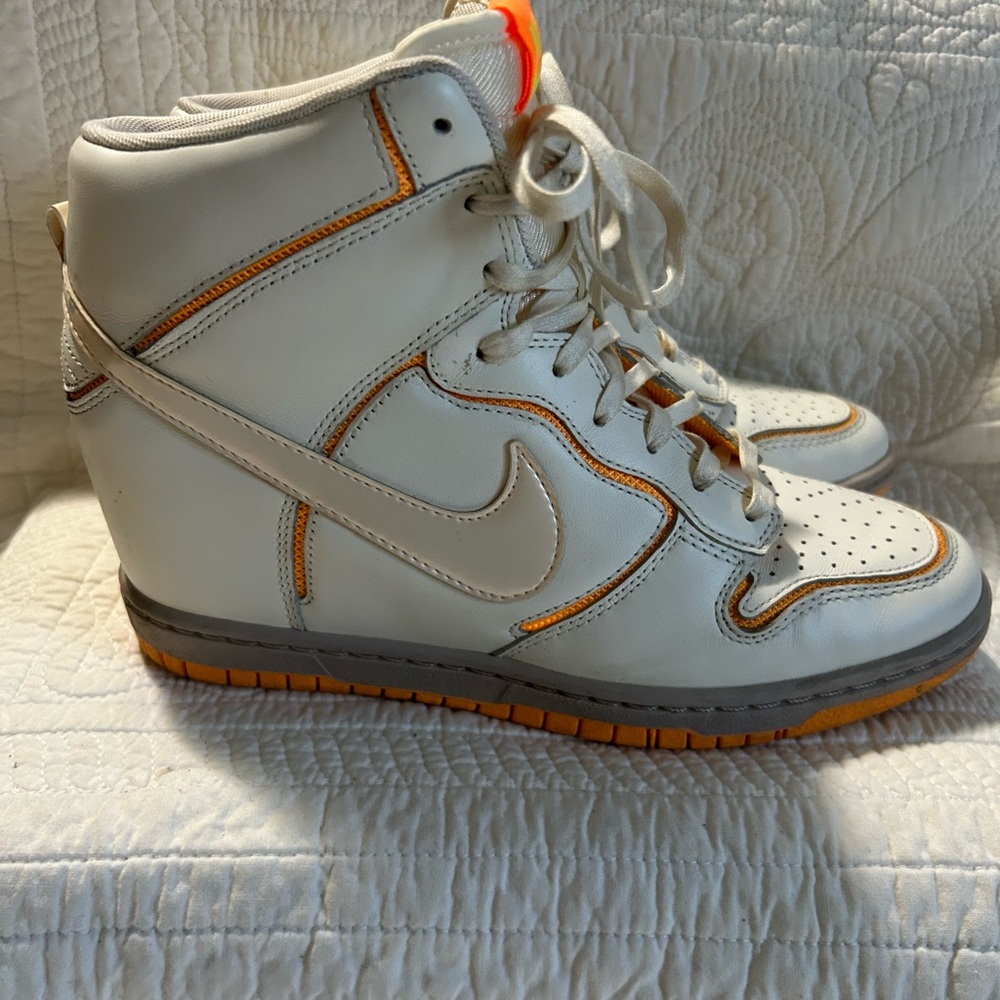 Nike Women’s Dunk Ski Hi Top Atomic Mango Wedge Sneakers Size 8 EUC